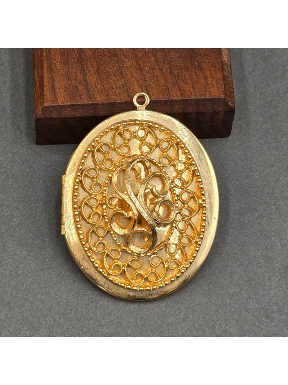 Vintage Gold Tone Filigree Oval Locket Pendant 2" Victorian Revival Statement - Picture 2 of 5